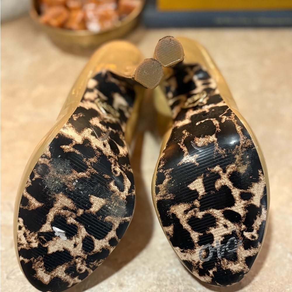 Betsey Johnson Glossy Tan 3” Heels - Picture 4 of 13
